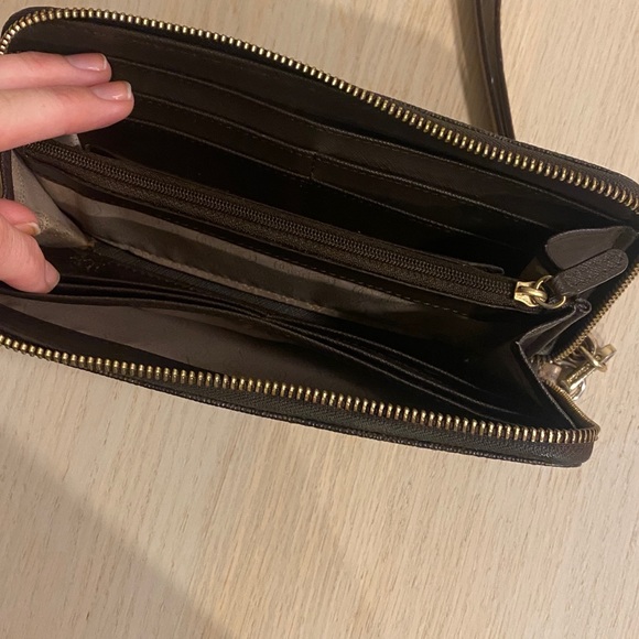 Micheal Kors wallet - Picture 7 of 7